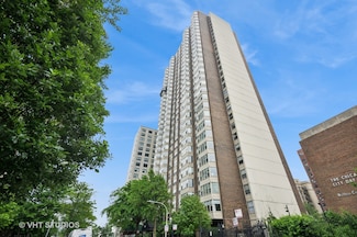 525 W Hawthorne Place Unit 1004, Chicago, IL 60657