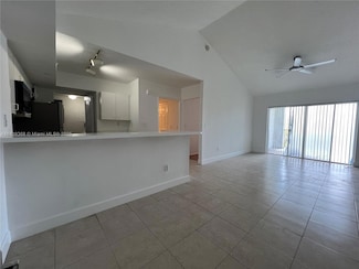 2640 S University Dr Unit 320, Davie, FL 33328