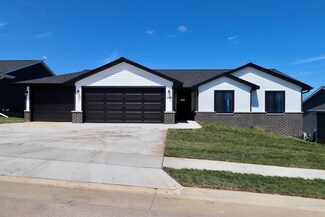 2039 Sky Blue Dr, Dubuque, IA 52001