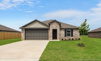 1115 N Arapahoe Ave, Chouteau, OK 74337