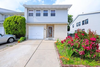 95 Regis Dr, Staten Island, NY 10314