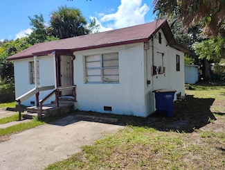 619 N 9th St, Fort Pierce, FL 34950