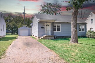 1414 14th St, Charleston, IL 61920