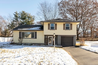 8 Abedar Ln, Latham, NY 12110