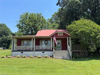 1058 N Main St, Walnut Cove, NC 27052