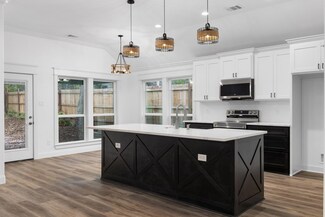 8117 Gibbs Dr, Fort Worth, TX 76108