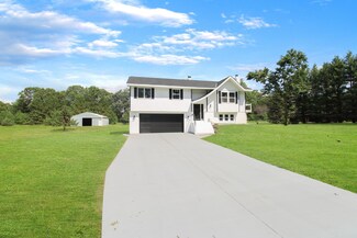 19099 Yellowpine St NW, Cedar, MN 55011