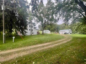2821 120th St, Colesburg, IA 52035