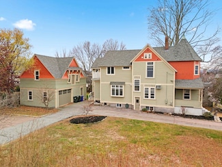 631 Lake Ave, Manchester, NH 03103