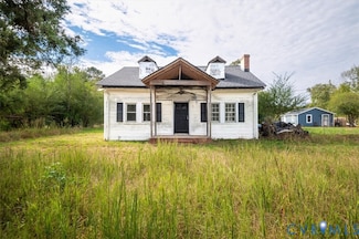 18353 Mountain Rd, Montpelier, VA 23192