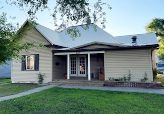 605 N State St, Norton, KS 67654