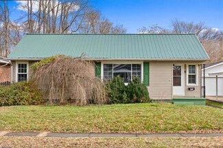 316 Maple St, Belpre, OH 45714