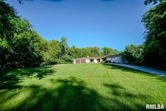 1106 Audubon Dr, Pekin, IL 61554