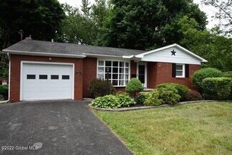 15 Van Buren Ave, East Greenbush, NY 12061
