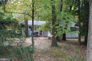 5 S Lakeside Dr W, Medford, NJ 08055