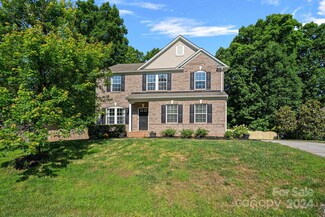795 Virginia Pine Ln, Lake Wylie, SC 29710