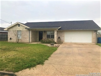 168 Plainview Dr, Poth, TX 78147
