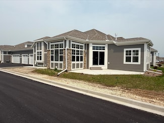 865 S Verona Cir Unit 79, Grafton, WI 53024