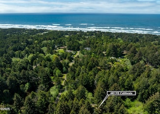 685 NE California St, Yachats, OR 97498