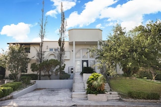 7621 N Songbird Ln, San Antonio, TX 78229