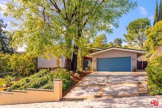 21820 Ulmus Dr, Woodland Hills, CA 91364