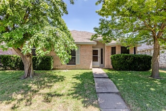 845 Applewood Dr, Cedar Hill, TX 75104