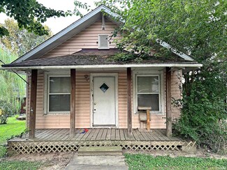 226 S Mulberry St, Oakland City, IN 47660