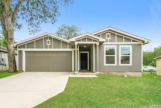 1331 Hidalgo St, Seguin, TX 78155