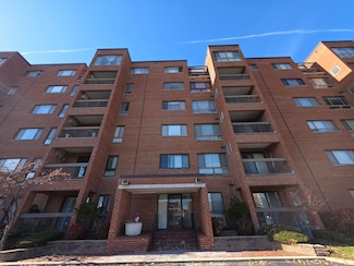 600 Naples Ct Unit 510, Glenview, IL 60025