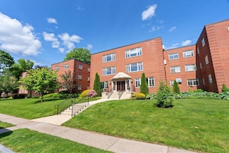 30 Outlook Ave Unit 306, West Hartford, CT 06119