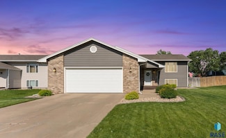 6104 S Cain Ave, Sioux Falls, SD 57106