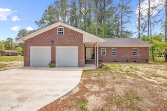 216 Coastal Dr, Washington, NC 27889
