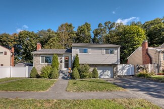 2 Kittredge St, Peabody, MA 01960