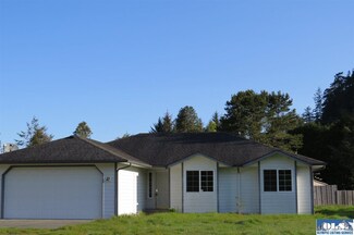30 Fisherman St, Clallam Bay, WA 98326