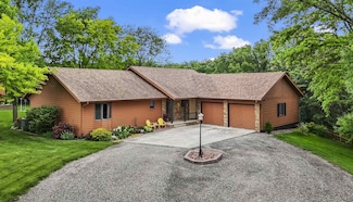 100 Horseshoe Hollow Dr, Yankton, SD 57078
