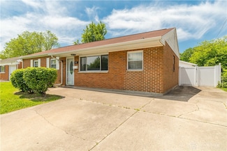 318 Lutz Dr, Englewood, OH 45322