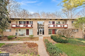 4227 Americana Dr Unit 102, Annandale, VA 22003