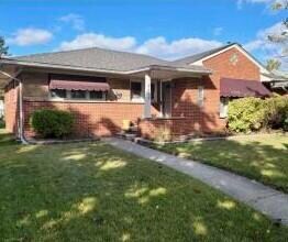 2682 Webster St, Trenton, MI 48183