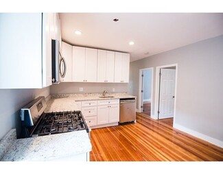 32 Mountain Ave, Dorchester Center, MA 02124