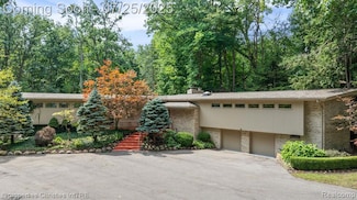 1391 Cedar Bend Dr, Bloomfield Hills, MI 48302