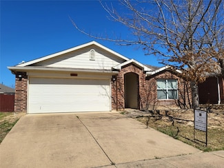 1737 White Feather Ln, Fort Worth, TX 76131