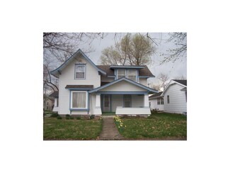 624 W 3rd St, Cameron, MO 64429