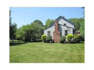 246 Union Ave, Pascoag, RI 02859