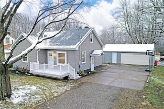 4335 Crew Hood Rd, Girard, OH 44420