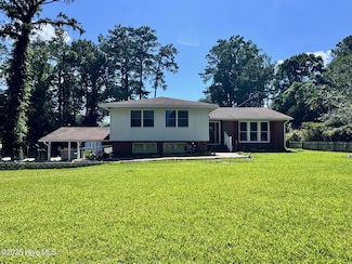 2111 Neuse Cliffs Dr, New Bern, NC 28560