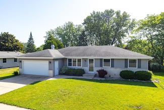1206 Green Acres Ln, Neenah, WI 54956