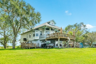431 Port Rd, Angleton, TX 77515
