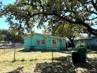 213 N 11th St, Aransas Pass, TX 78336