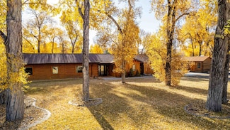 1010 River Grove Dr, Meeteetse, WY 82433
