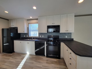 9080 Windward Dr Unit 200, Pearl Beach, MI 48001